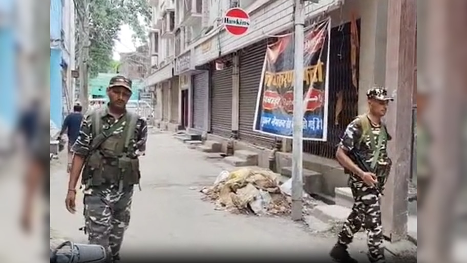 Kishanganj News: किशनगंज में आयकर विभाग की छापेमारी, 100 करोड़ की मिली बेनामी संपत्ति, कंपनी मालिक की तबियत बिगड़ी