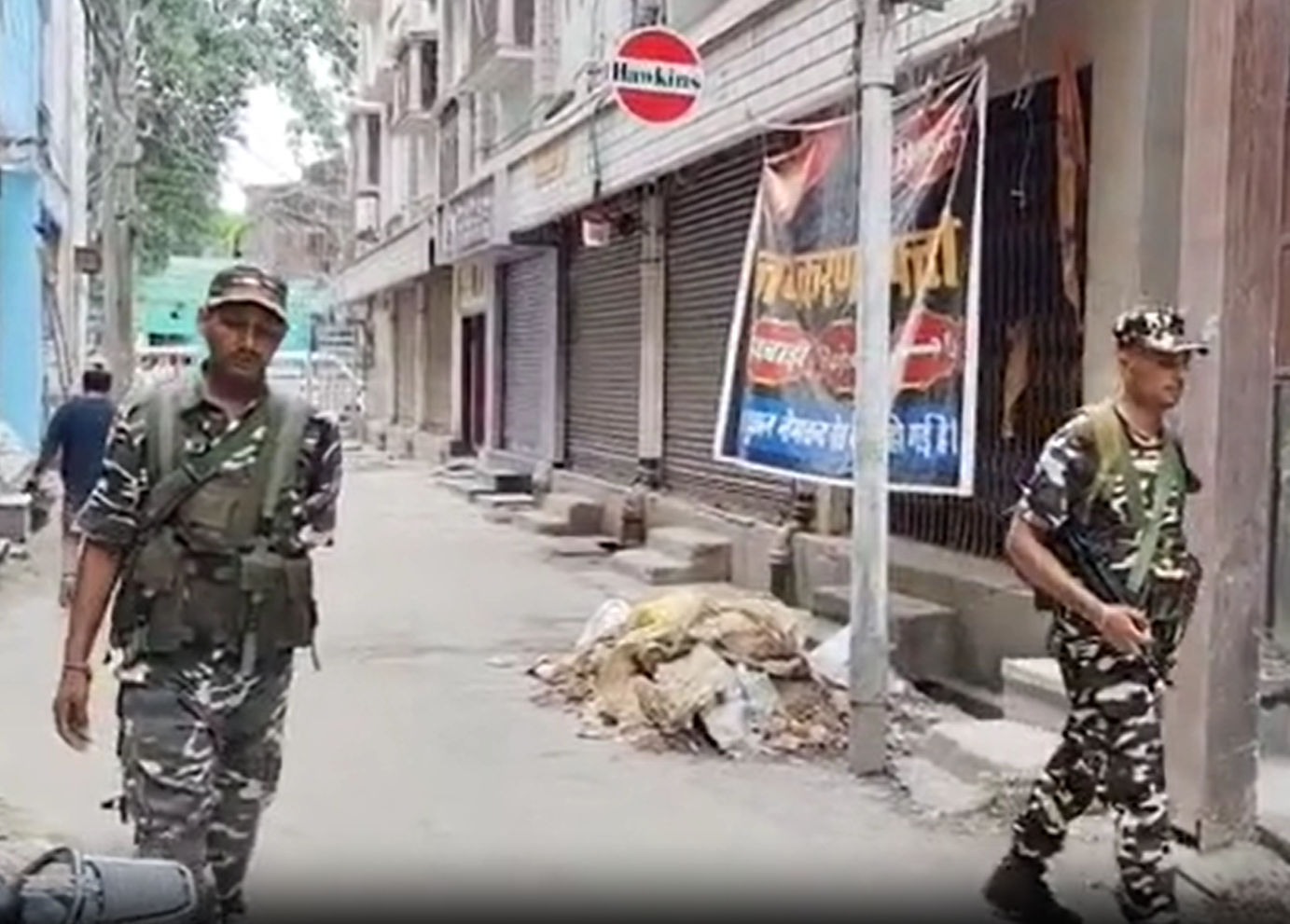 Kishanganj News: किशनगंज में आयकर विभाग की छापेमारी, 100 करोड़ की मिली बेनामी संपत्ति, कंपनी मालिक की तबियत बिगड़ी Kishanganj News: किशनगंज में आयकर विभाग की छापेमारी, 100 करोड़ की मिली बेनामी संपत्ति, कंपनी मालिक की तबियत बिगड़ी