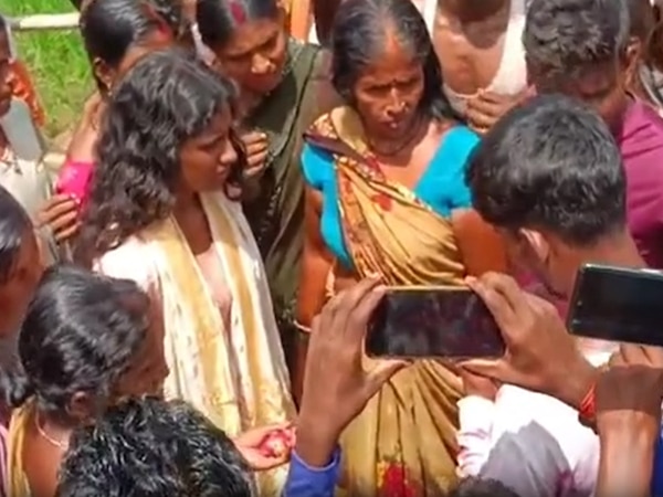 जमुई में ग्रामीणों ने प्रेमी करुण शाह और प्रेमिका वर्षा कुमारी की शादी करा दी