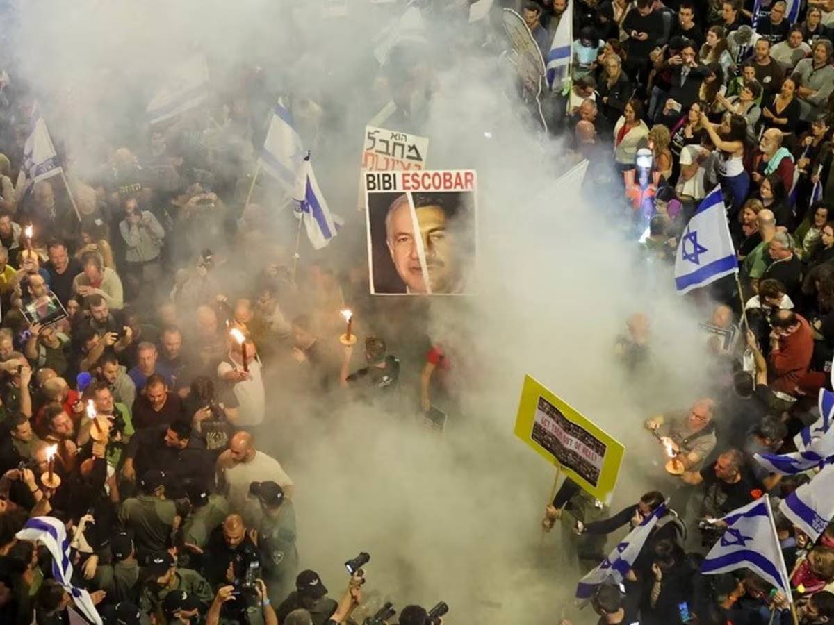 इजरायल में Gaza War के खिलाफ जोरदार प्रदर्शन, लोगों ने की सड़कों पर आगजनी और तोड़फोड़ इजरायल में Gaza War के खिलाफ जोरदार प्रदर्शन, लोगों ने की सड़कों पर आगजनी और तोड़फोड़