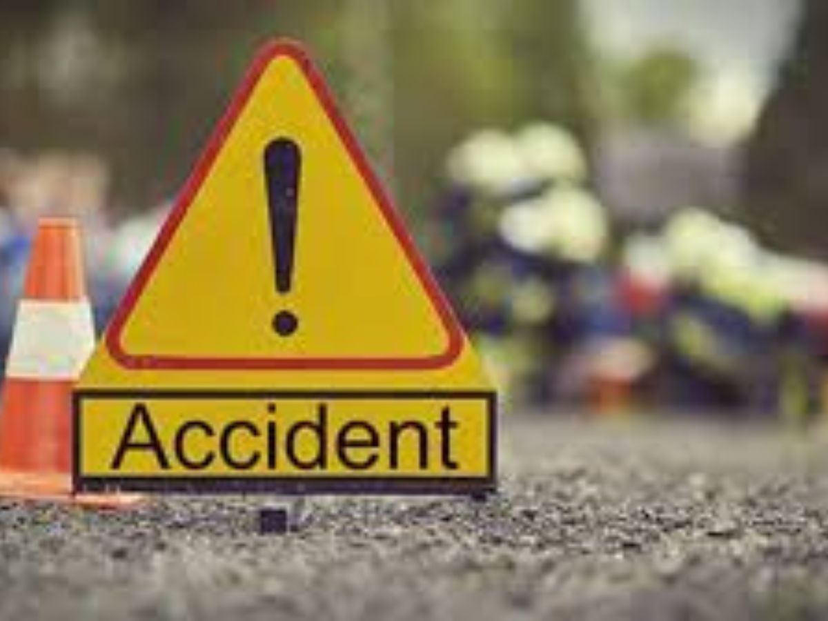 मोतिहारी में भीषण सड़क हादसा, बस पलटने से कई यात्री घायल मोतिहारी में भीषण सड़क हादसा, बस पलटने से कई यात्री घायल