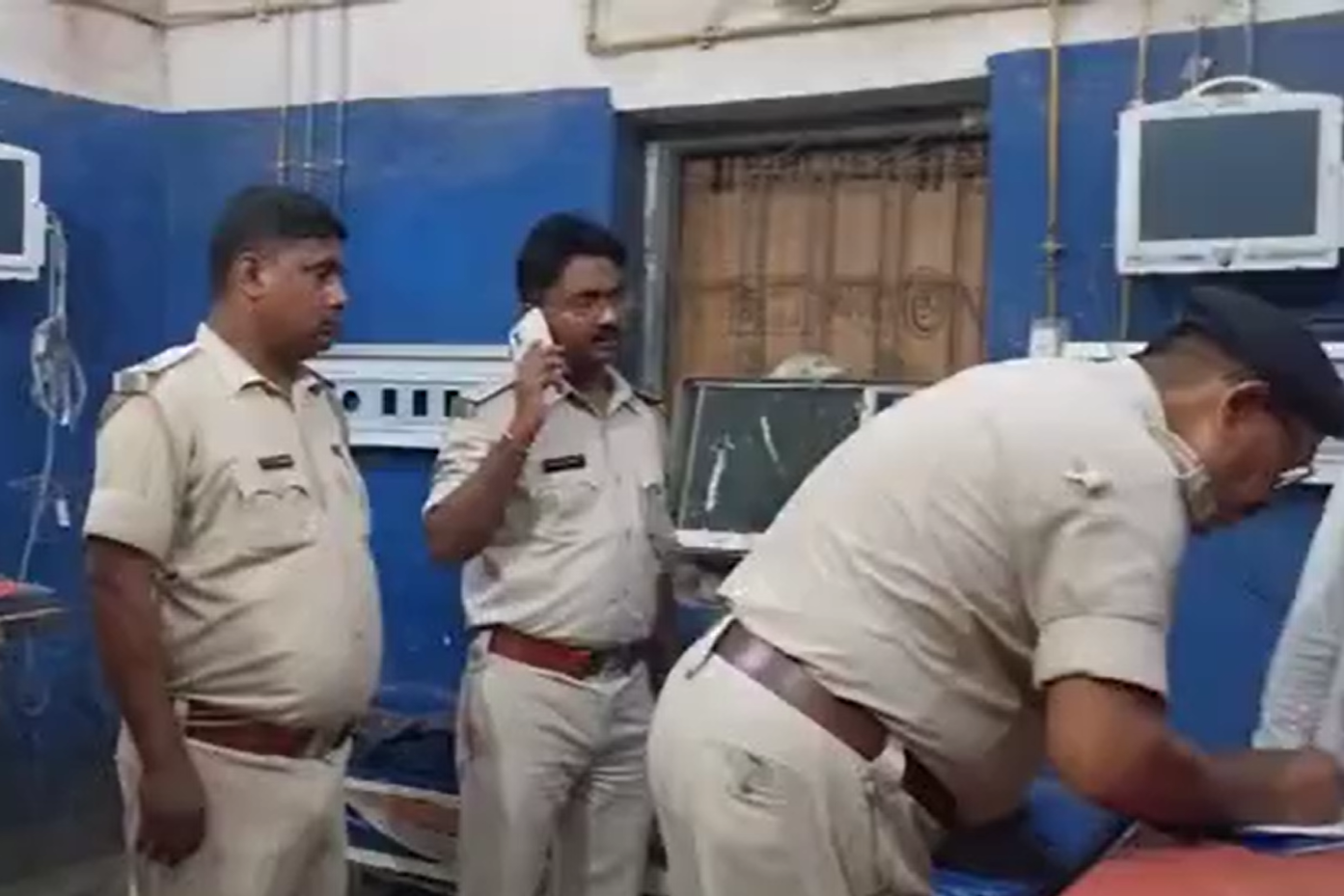 Nawada News: खुदकुशी या ऑनर किलिंग, नाबालिग छात्रा का फांसी से लटका मिला शव, पुलिस जांच में जुटी Nawada News: खुदकुशी या ऑनर किलिंग, नाबालिग छात्रा का फांसी से लटका मिला शव, पुलिस जांच में जुटी