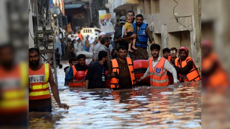 Pakistan में अभी और मचेगी तबाही; PMD ने जारी की चेतावनी, 883 लोगों की हो चुकी है मौत