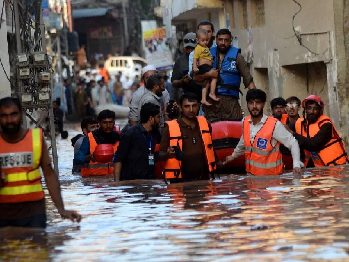 Pakistan में अभी और मचेगी तबाही; PMD ने जारी की चेतावनी, 883 लोगों की हो चुकी है मौत Pakistan में अभी और मचेगी तबाही; PMD ने जारी की चेतावनी, 883 लोगों की हो चुकी है मौत