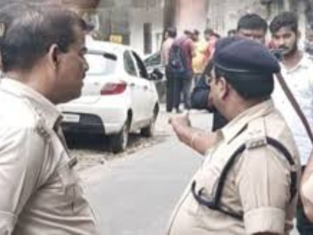 Jamshedpur News: लगातार दूसरे दिन बड़ी वारदात, कारोबारी की आंखों में मिर्च झोंक लूटे 30 लाख Jamshedpur News: लगातार दूसरे दिन बड़ी वारदात, कारोबारी की आंखों में मिर्च झोंक लूटे 30 लाख