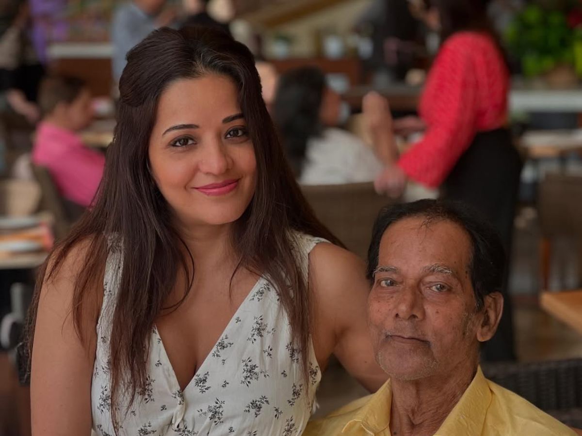 अभिनेत्री मोनालिसा ने पिता को याद करते हुए सोशल मीडिया पर लिखा इमोशनल नोट अभिनेत्री मोनालिसा ने पिता को याद करते हुए सोशल मीडिया पर लिखा इमोशनल नोट