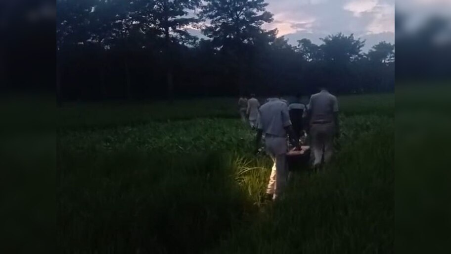 Bettiah News: घर में सो रही थी नाबालिग, खेत ले जाकर 4 हैवानों ने किया गैंगरेप, जांच में जुटी पुलिस