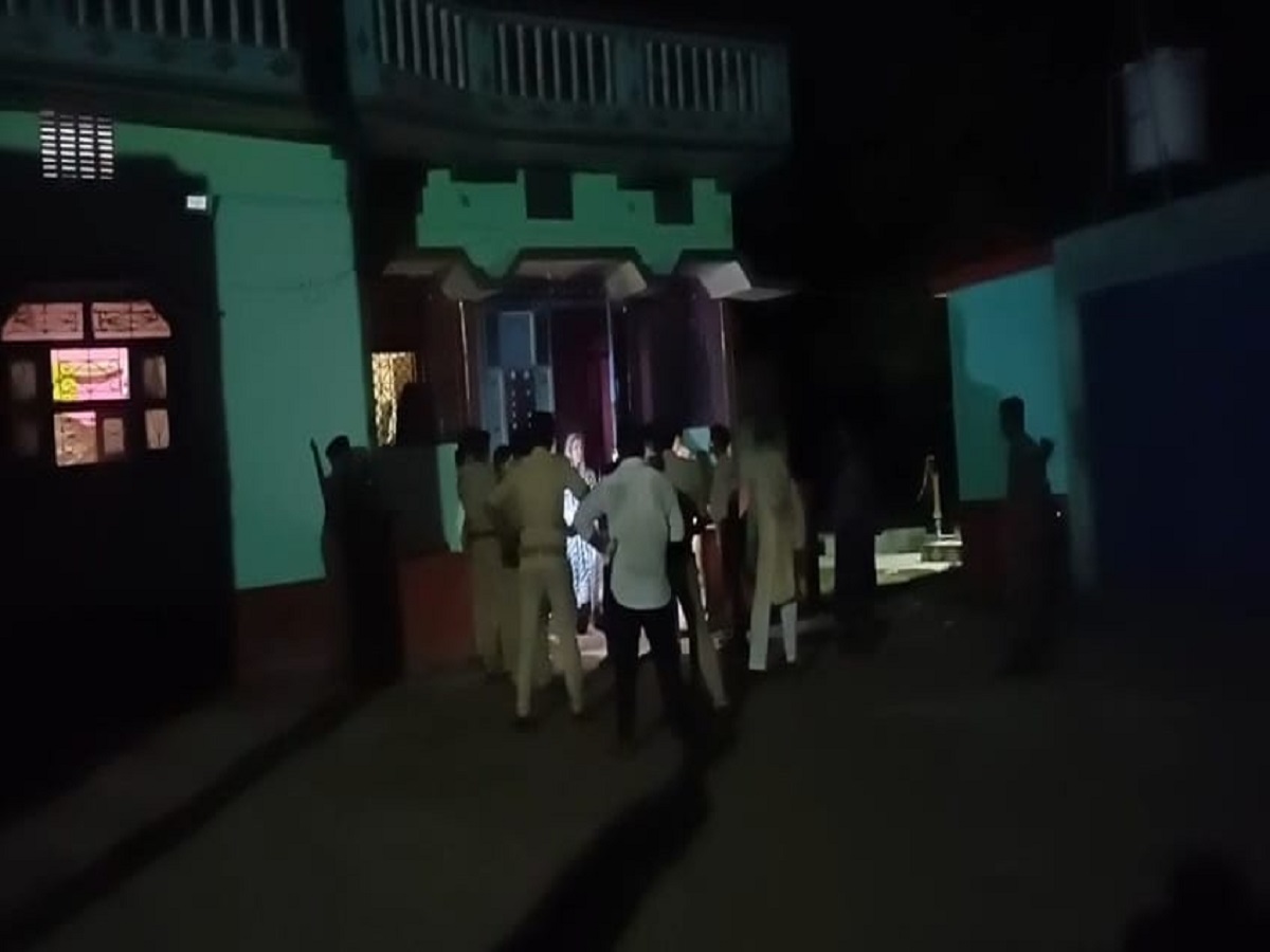 अजरूद्दीन, जाहिद खान, शेख केयाजन और दिलशाद ने नाबालिग लड़की का किया था गैंगरेप, 2 गिरफ्तार, दो फरार अजरूद्दीन, जाहिद खान, शेख केयाजन और दिलशाद ने नाबालिग लड़की का किया था गैंगरेप, 2 गिरफ्तार, दो फरार