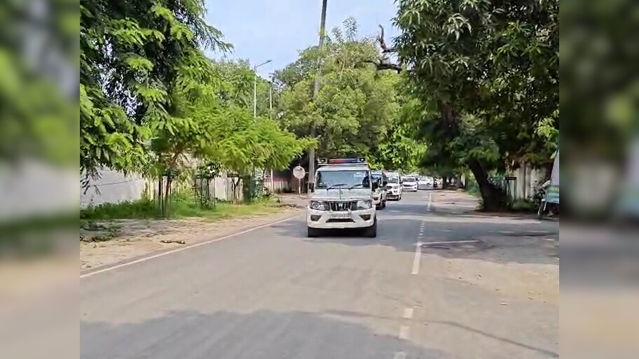 Bihar Politics: महागठबंधन में सीट बंटवारे को लेकर तेजस्वी के आवास पर सियासी जमावड़ा, तय हो सकता है फाइनल फॉर्मूला