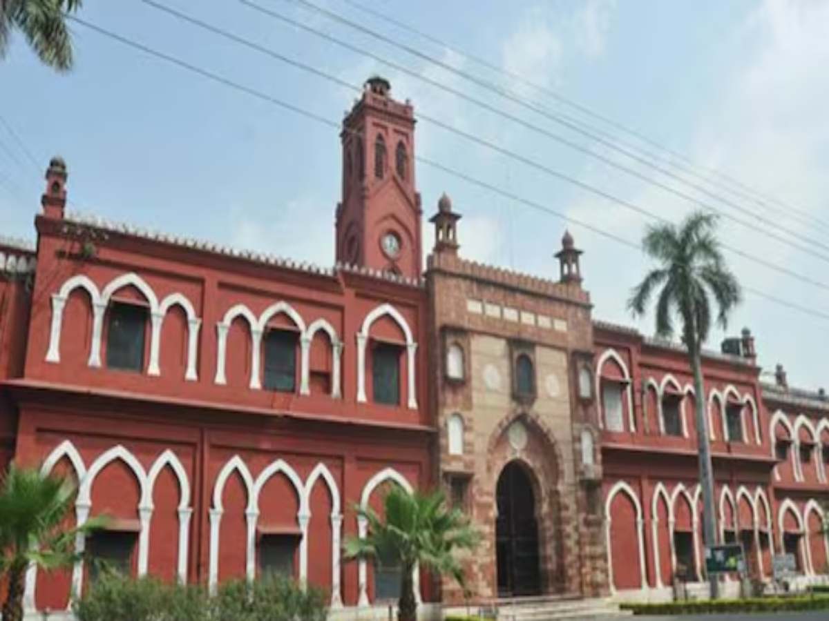 AMU में चुनाव क्यों कराना चाहते हैं छात्र? VC को सौंपा ज्ञापन AMU में चुनाव क्यों कराना चाहते हैं छात्र? VC को सौंपा ज्ञापन
