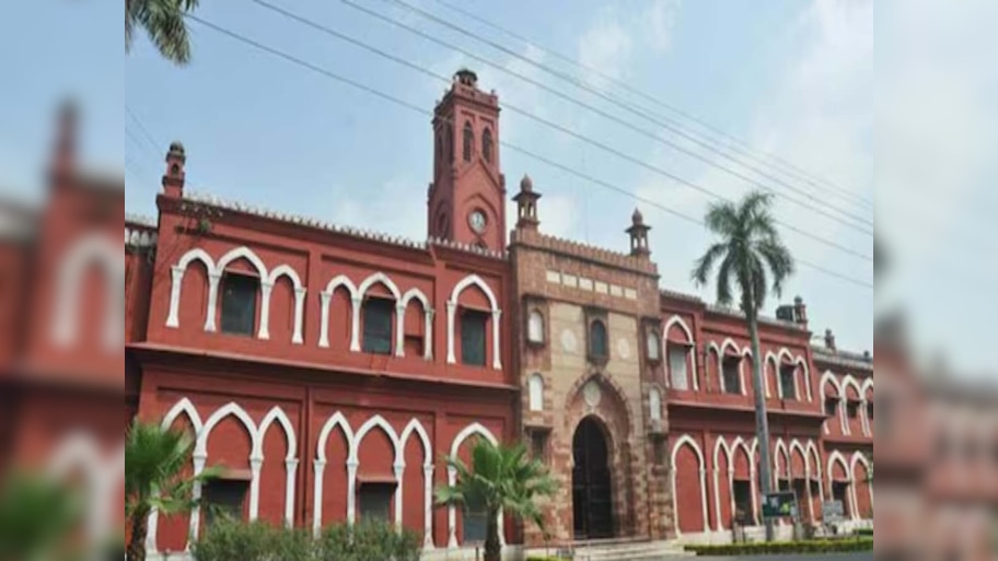 AMU में चुनाव क्यों कराना चाहते हैं छात्र? VC को सौंपा ज्ञापन