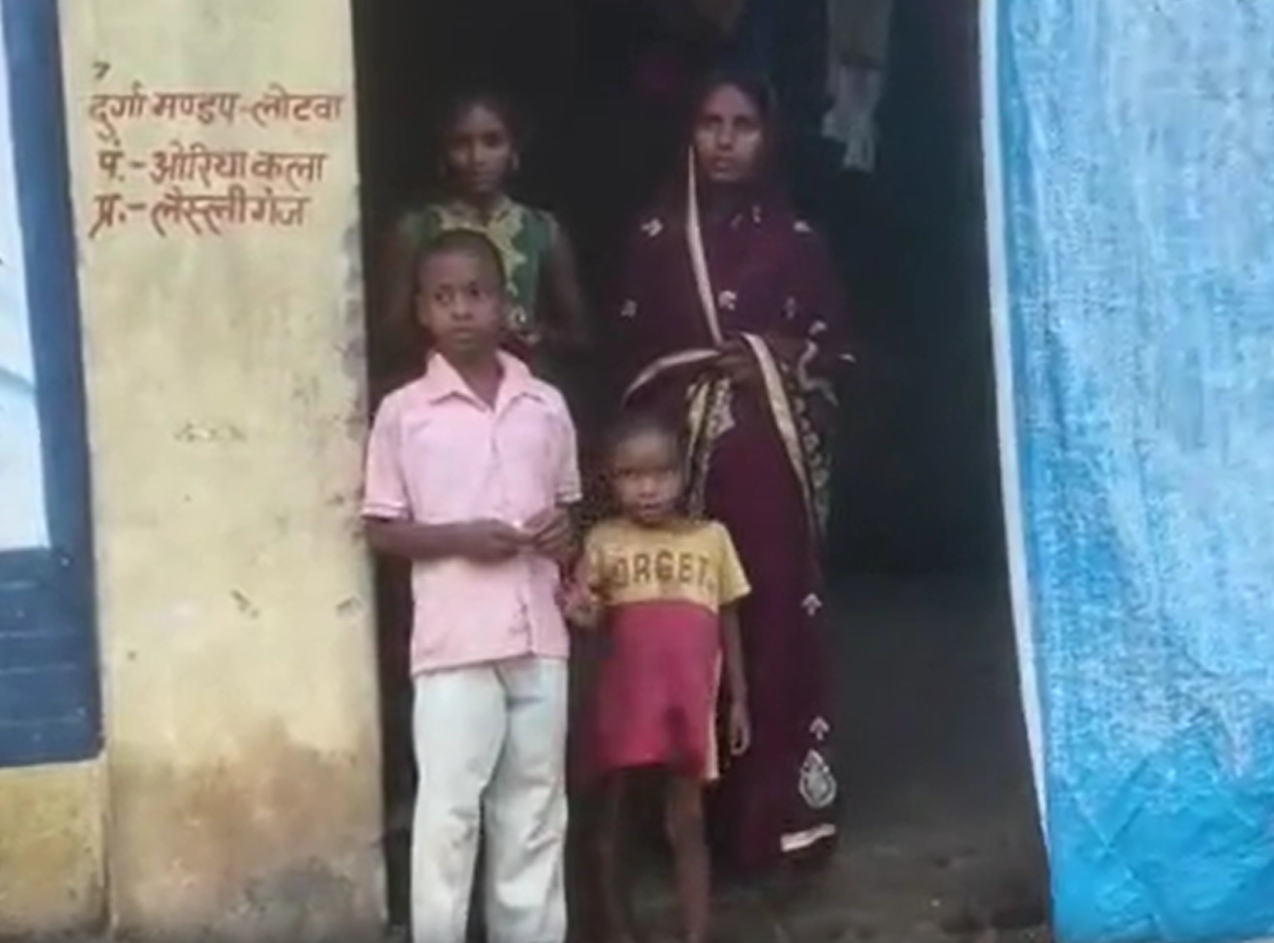 Palamu News: भगवान गरीबी ना दे... तंगहाली से लाचार मां ने किया अपनी ममता का सौदा, ₹50 हजार में जिगर के टुकड़े को बेचा Palamu News: भगवान गरीबी ना दे... तंगहाली से लाचार मां ने किया अपनी ममता का सौदा, ₹50 हजार में जिगर के टुकड़े को बेचा