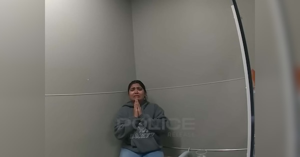 VIDEO: US के स्टोर में रेग्युलर चोरी करने जाती थी महिला, पकड़ी गई तो पुलिस के आगे लगी गिड़गिड़ाने; वीडियो हुआ वायरल