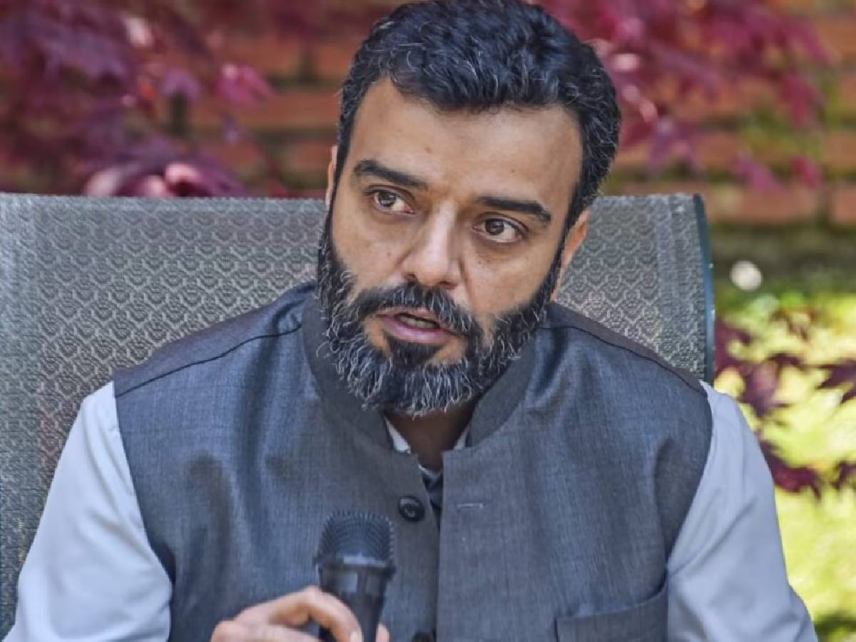 हजरतबल दरगाह मामले में 26 लोगों की गिरफ्तारी पर भड़के MP रूहुल्लाह मेहदी, कर दी ये बड़ी मांग हजरतबल दरगाह मामले में 26 लोगों की गिरफ्तारी पर भड़के MP रूहुल्लाह मेहदी, कर दी ये बड़ी मांग