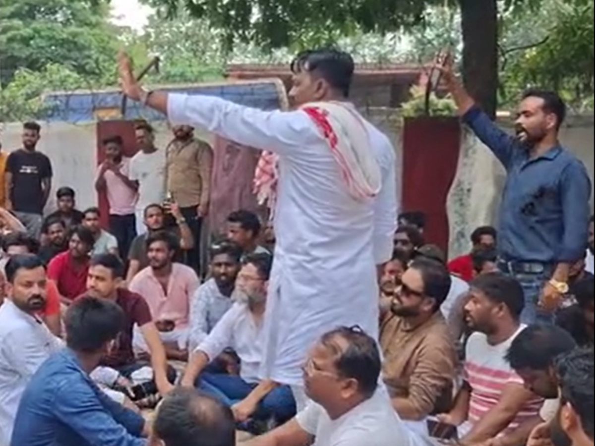 Bokaro: मज़ा नहीं, सजा देते हैं 'सर तन से जुदा' के नारे, 6 नौजवान भेजे गए जेल Bokaro: मज़ा नहीं, सजा देते हैं 'सर तन से जुदा' के नारे, 6 नौजवान भेजे गए जेल