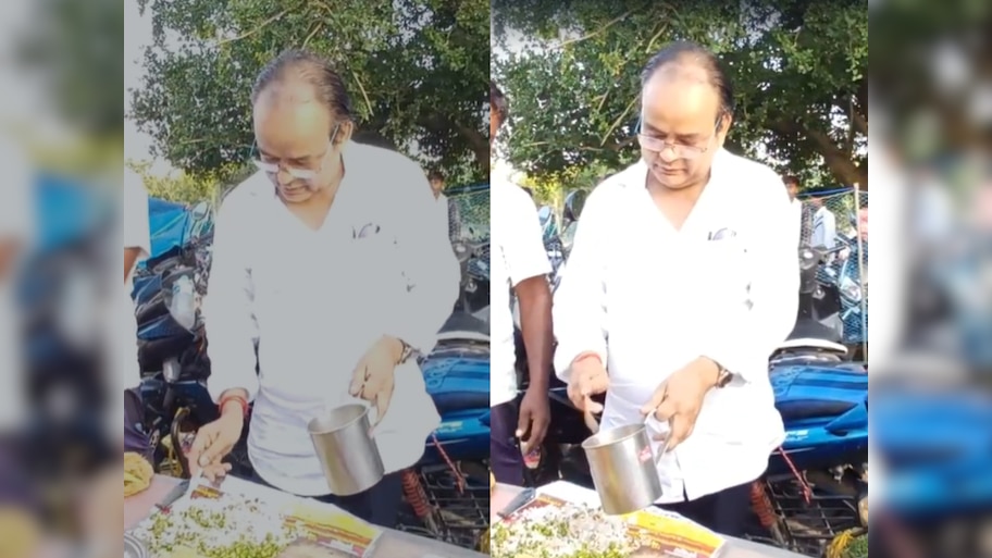 मंत्री बने शेफ! इरफान अंसारी ने जामताड़ा में रेड़ी पर बनाई चटपटी झालमुढ़ी