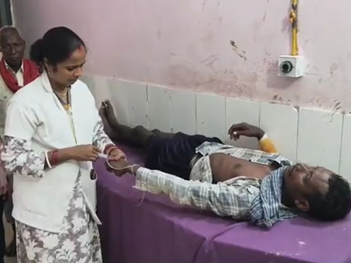 Bagha News: जंगली भालू के हमले से किसान की हालत नाजुक, इलाज के लिए GMCH में रेपर कर दिया गया Bagha News: जंगली भालू के हमले से किसान की हालत नाजुक, इलाज के लिए GMCH में रेपर कर दिया गया