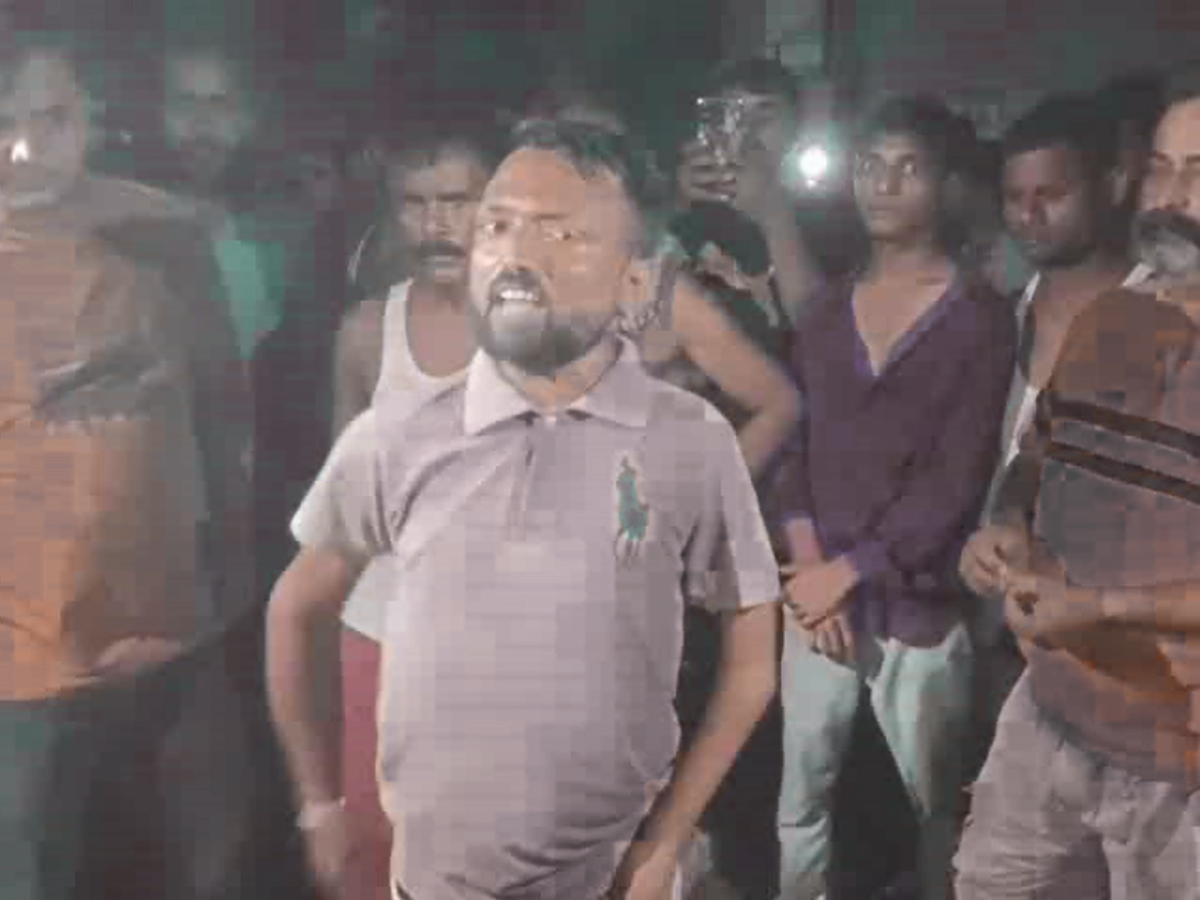 सीवान में कुख्यात अपराधी लाली यादव की गोली मारकर हत्या, वारदात के बाद पूरे बाजार में दहशत सीवान में कुख्यात अपराधी लाली यादव की गोली मारकर हत्या, वारदात के बाद पूरे बाजार में दहशत