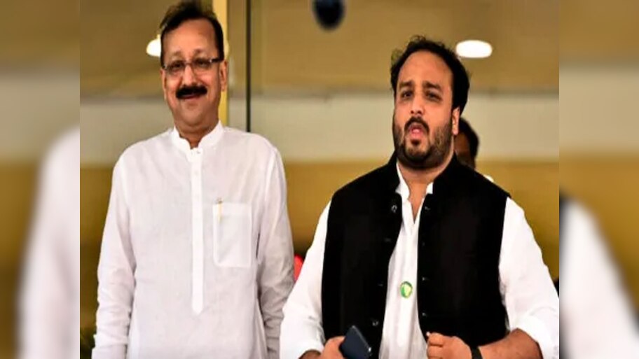 बाबा सिद्दीकी हत्याकांड पर सवाल पूछने पर मुस्कुराते हैं अधिकारी, जिशान सिद्दीकी ने किया बड़ा दावा