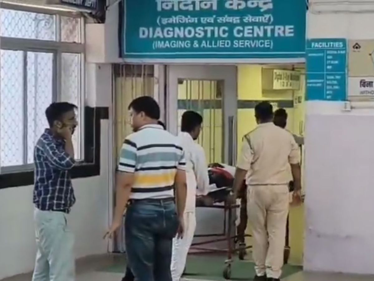बोकारो में रेलवे साइडिंग पर अपराधियों ने की अंधाधुंध गोलीबारी, ट्रैक्टर चालक की हालत नाजुक बोकारो में रेलवे साइडिंग पर अपराधियों ने की अंधाधुंध गोलीबारी, ट्रैक्टर चालक की हालत नाजुक