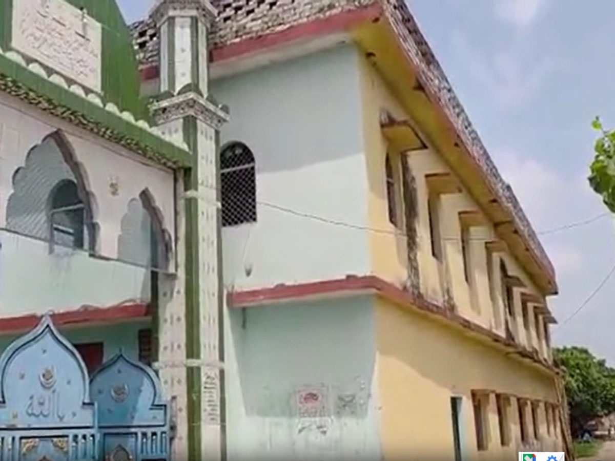 कुशीनगर में 2 मदरसों का सरकारी जमीन पर अवैध कब्जा? बुलडोजर एक्शन के मूड में प्रशासन कुशीनगर में 2 मदरसों का सरकारी जमीन पर अवैध कब्जा? बुलडोजर एक्शन के मूड में प्रशासन