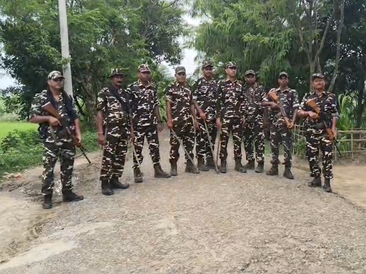 Sitamarhi News: नेपाल की जेलों में आगजनी के बाद 576 कैदी फरार, बॉर्डर पर SSB ने 25 कैदियों को दबोचा Sitamarhi News: नेपाल की जेलों में आगजनी के बाद 576 कैदी फरार, बॉर्डर पर SSB ने 25 कैदियों को दबोचा