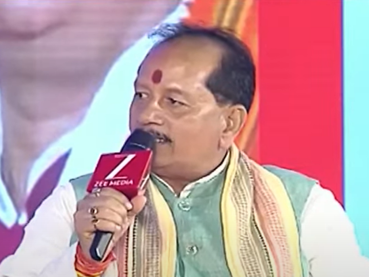 Bihar Politics: तेजस्वी यादव पर विजय सिन्हा का हमला, कहा- सोने का चम्मच लेकर आने वाले जनता का दर्द नहीं समझते Bihar Politics: तेजस्वी यादव पर विजय सिन्हा का हमला, कहा- सोने का चम्मच लेकर आने वाले जनता का दर्द नहीं समझते