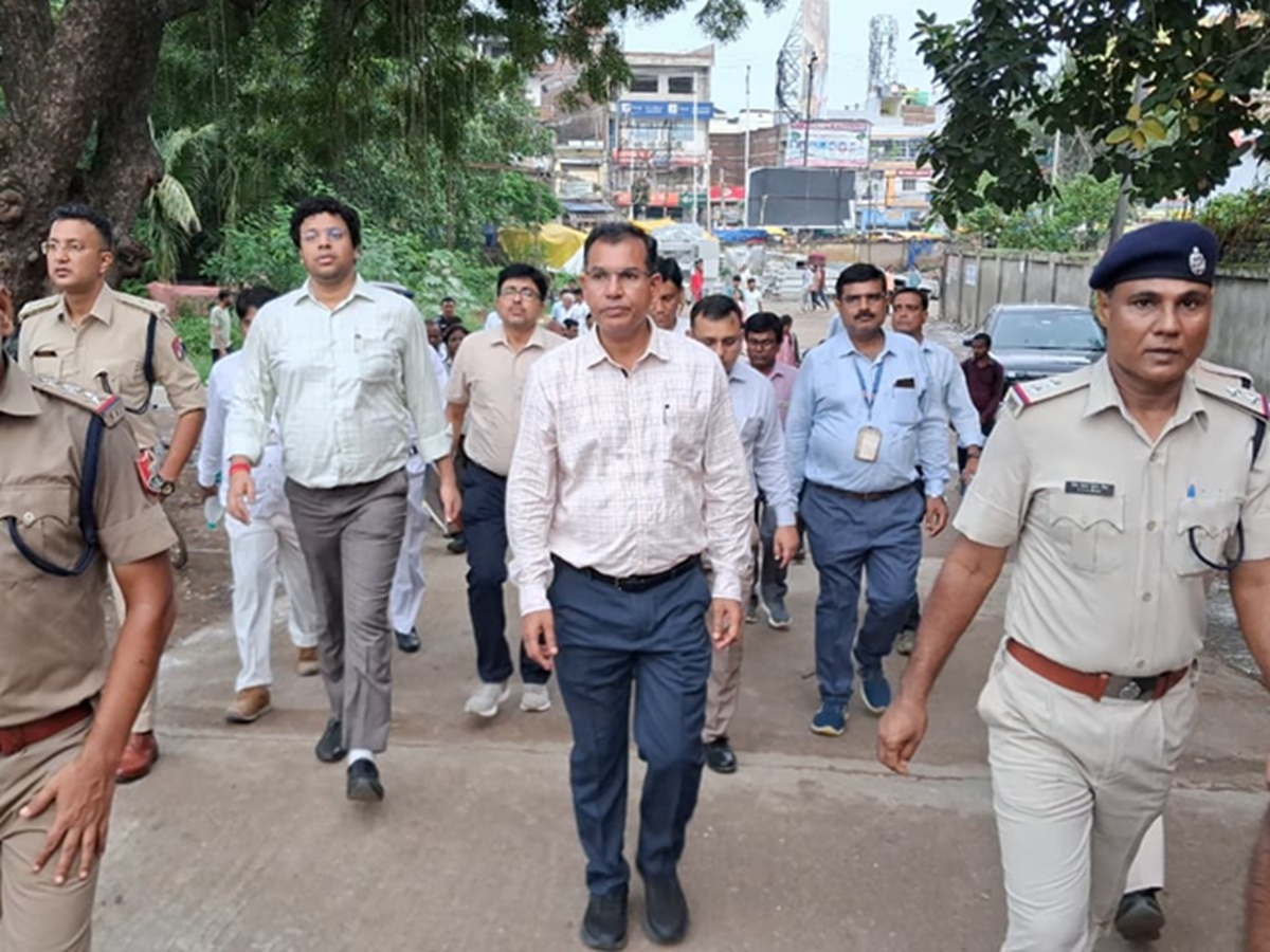 Jehanabad News: 23 करोड़ रुपये से हाईटेक हो रहा जहानाबाद रेलवे स्टेशन, निर्माण कार्य में सुस्ती पर DRM ने लगाई फटकार Jehanabad News: 23 करोड़ रुपये से हाईटेक हो रहा जहानाबाद रेलवे स्टेशन, निर्माण कार्य में सुस्ती पर DRM ने लगाई फटकार
