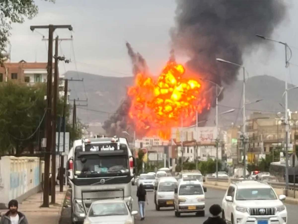 Israel का यमन पर जोरदार हमला, 35 की मौत 118 घायल; हूती बोले जरूर जल्द आएगा जवाब Israel का यमन पर जोरदार हमला, 35 की मौत 118 घायल; हूती बोले जरूर जल्द आएगा जवाब