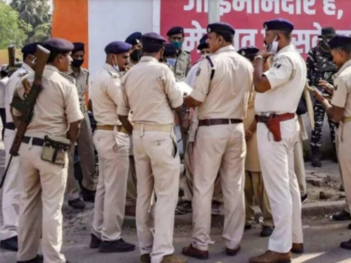 Gopalganj News: पुलिस और शराब तस्कर फिर आमने-सामने, मुठभेड़ में पुलिस ने पैर में मारी गोली Gopalganj News: पुलिस और शराब तस्कर फिर आमने-सामने, मुठभेड़ में पुलिस ने पैर में मारी गोली