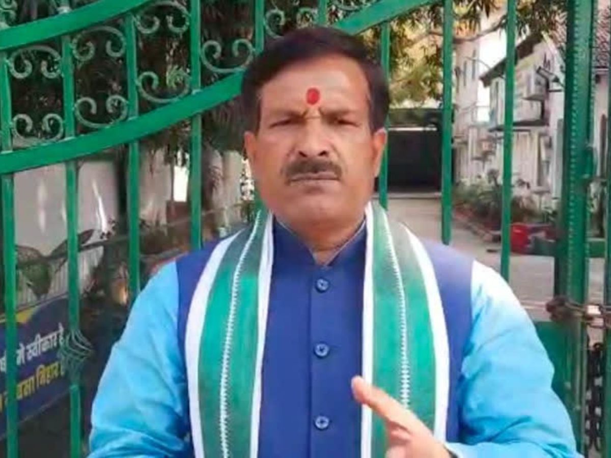 Bihar Politics: शपथ समारोह में राहुल की गैरमौजूदगी पर गरमाई सियासत, राजद ने उठाए सवाल Bihar Politics: शपथ समारोह में राहुल की गैरमौजूदगी पर गरमाई सियासत, राजद ने उठाए सवाल