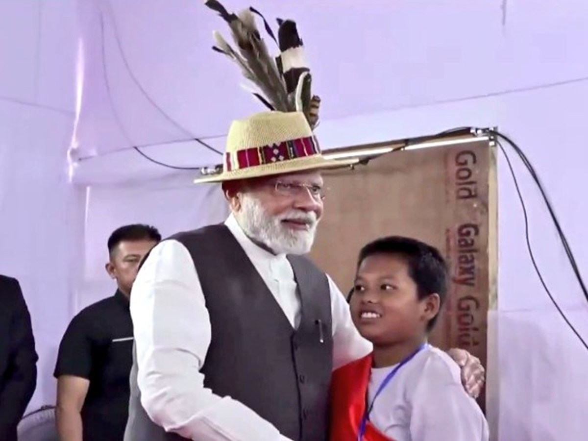 PM Modi Manipur Visit: ହିଂସାର ୨ ବର୍ଷ ପରେ ମଣିପୁର ପହଞ୍ଚିଲେ ପ୍ରଧାନମନ୍ତ୍ରୀ, କଂଗ୍ରେସ କହିଲେ 'ନାଟକ' PM Modi Manipur Visit: ହିଂସାର ୨ ବର୍ଷ ପରେ ମଣିପୁର ପହଞ୍ଚିଲେ ପ୍ରଧାନମନ୍ତ୍ରୀ, କଂଗ୍ରେସ କହିଲେ 'ନାଟକ'