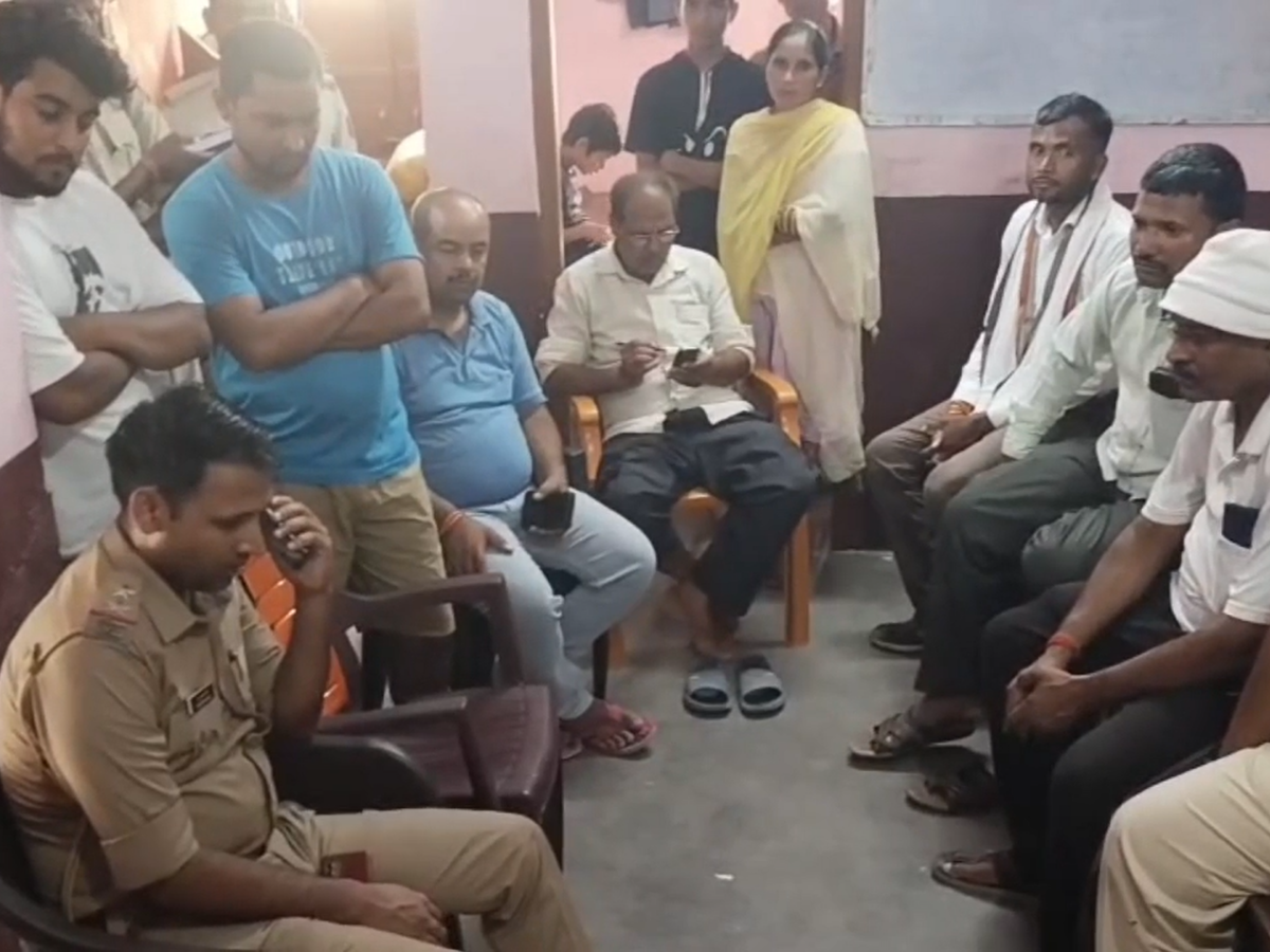 Nalanda News: जितिया व्रत के दिन मां को मिली बेटे की मौत की खबर, परिजनों ने शिक्षक पर लगाया हत्या का आरोप Nalanda News: जितिया व्रत के दिन मां को मिली बेटे की मौत की खबर, परिजनों ने शिक्षक पर लगाया हत्या का आरोप