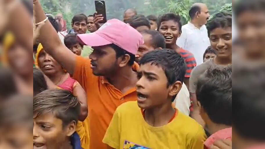 Madhubani News: मधुबनी में बिजली संकट से परेशान ग्रामीण, सड़क जाम कर किया जोरदार प्रदर्शन