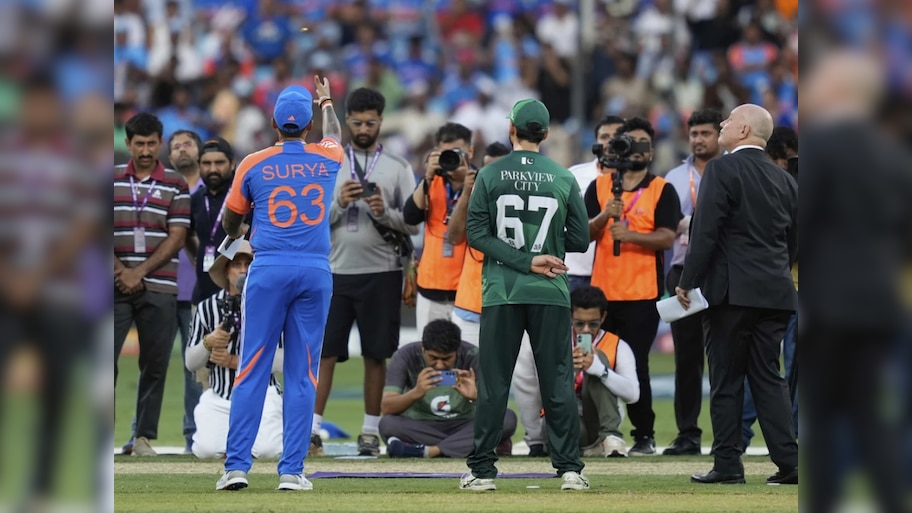 IND vs PAK: हाथ तक नहीं मिलाया! सियासी तनाव के बीच दुबई में कप्तानों की बेरुखी देख फैंस दंग