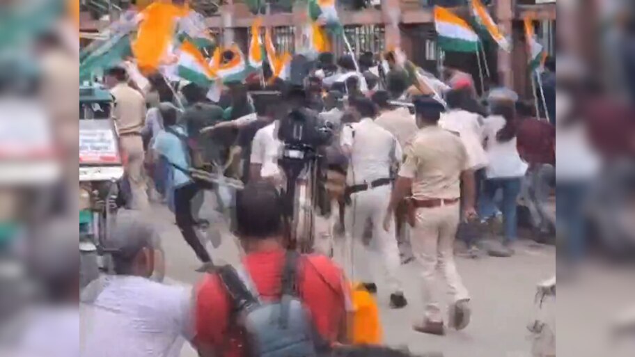 Bihar News: पटना में छात्रों का जोरदार प्रदर्शन, चुनाव की घोषणा से पहले दरोगा नियुक्ति की मांग