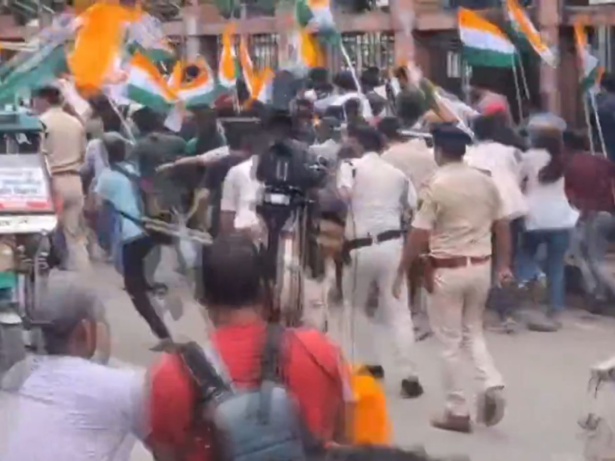 Bihar News: पटना में छात्रों का जोरदार प्रदर्शन, चुनाव की घोषणा से पहले दरोगा नियुक्ति की मांग Bihar News: पटना में छात्रों का जोरदार प्रदर्शन, चुनाव की घोषणा से पहले दरोगा नियुक्ति की मांग