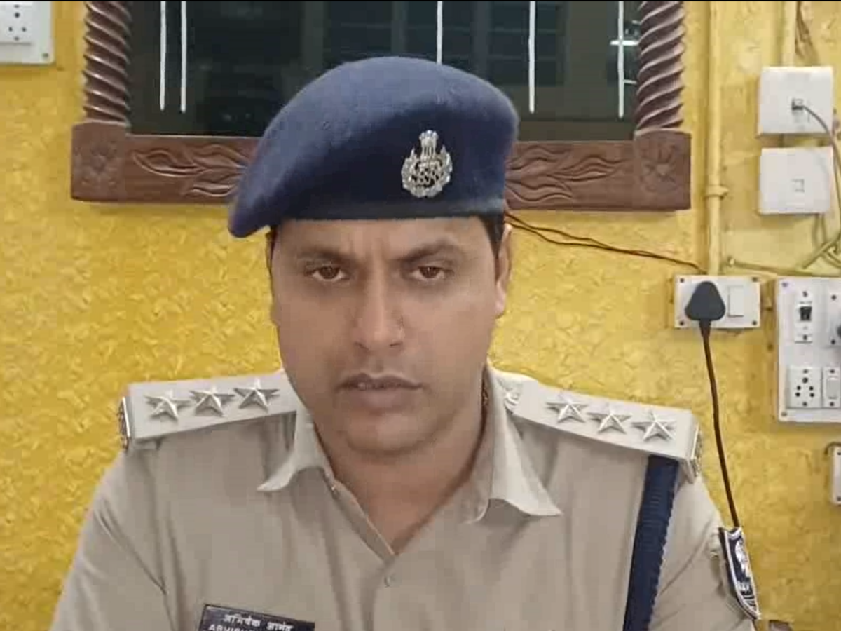 जमालपुर में छात्रा ने छत से कूदकर दी जान, कोचिंग संचालक पर शारीरिक शोषण और ब्लैकमेलिंग का आरोप जमालपुर में छात्रा ने छत से कूदकर दी जान, कोचिंग संचालक पर शारीरिक शोषण और ब्लैकमेलिंग का आरोप