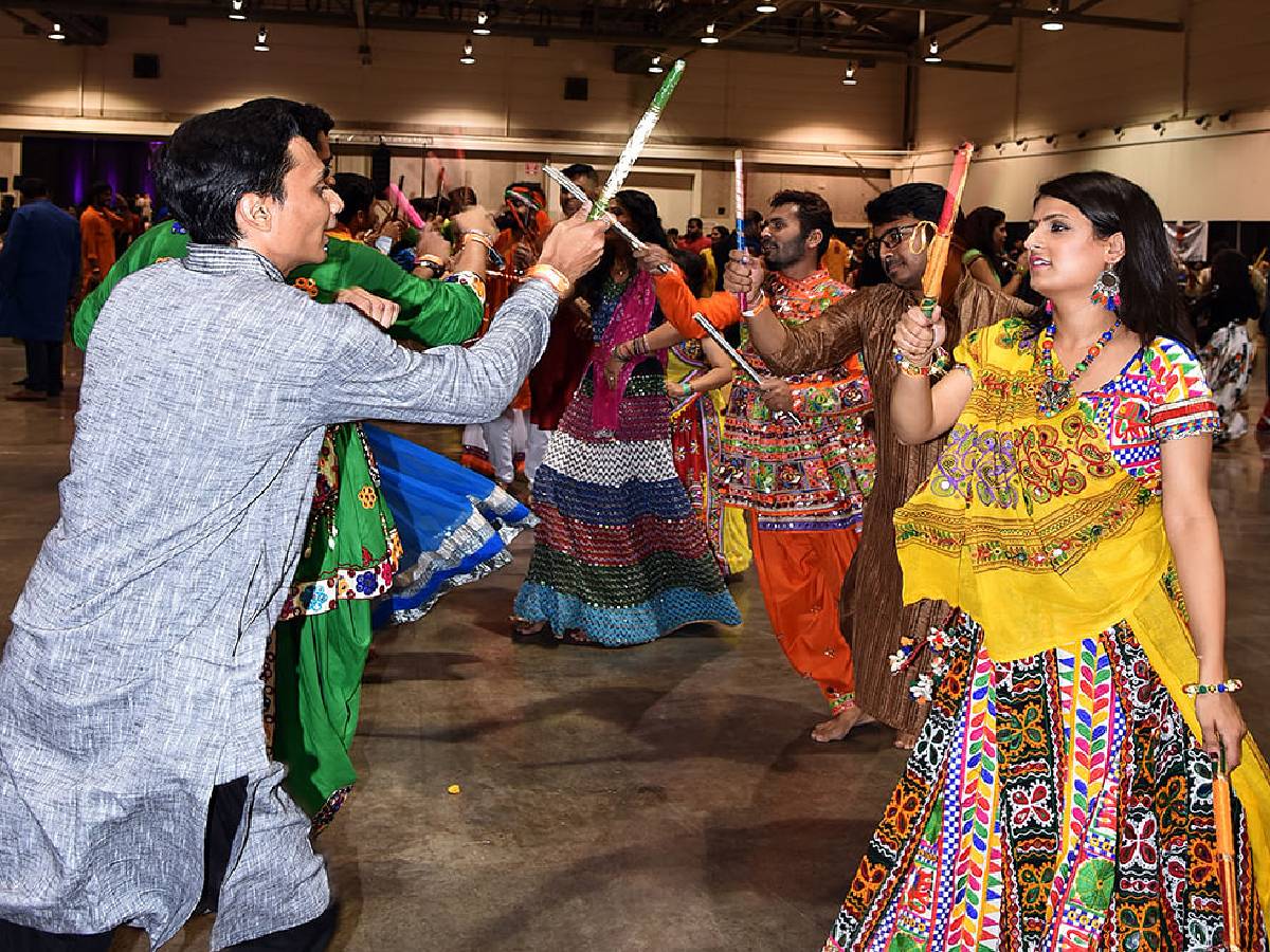 मुस्लिम युवकों को दी जा रही लव जिहाद की ट्रेनिंग...गरबा के पहले भोपाल के सांसद ने बयान देकर खड़ा किया बवाल ! मुस्लिम युवकों को दी जा रही लव जिहाद की ट्रेनिंग...गरबा के पहले भोपाल के सांसद ने बयान देकर खड़ा किया बवाल !