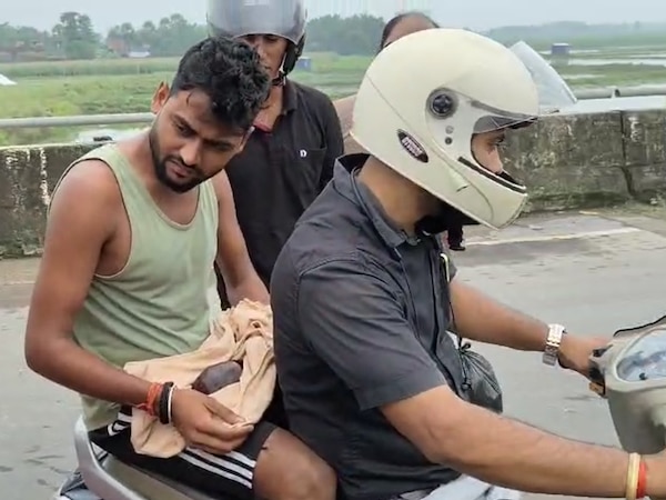 पूर्णिया में मां ने 7 महीने की नवजात को सड़क किनारे छोड़ा