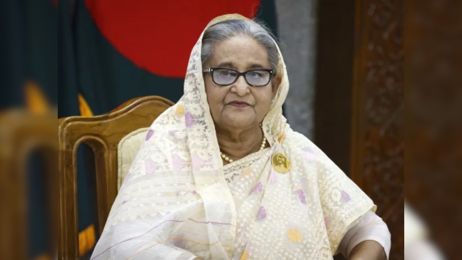 शेख हसीना और उनके परिवार पर फिर गिरी गाज! बांग्लादेश EC ने NID कॉर्ड किया ब्लॉक