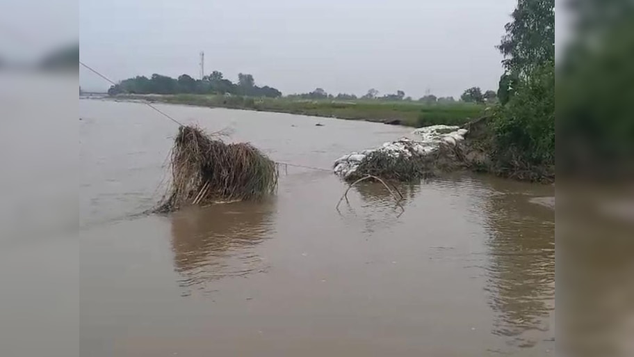 Bagaha News: बगहा में बाढ़ का कहर, सैलाब ने मचाई तबाही, कई घर जलमग्न
