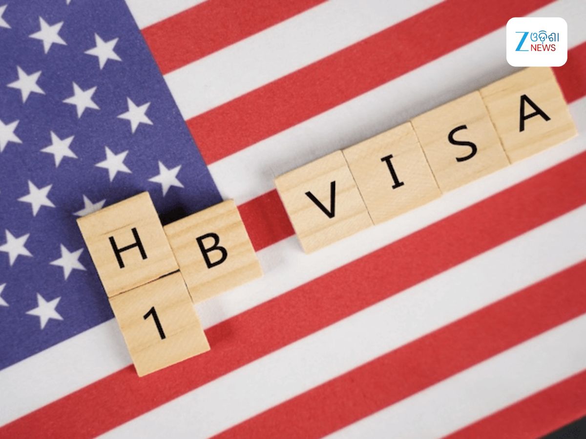 H1b Visa Price Hike: ପୁଣି ଭାରତକୁ ଝଟକା ଦେଲେ ଟ୍ରମ୍ପ, ବଢାଇଲେ ଏଚଆଇବି ଭିସାର ଫିସ; ଭାରତ ଉପରେ କଣ ରହିବ ପ୍ରଭାବ H1b Visa Price Hike: ପୁଣି ଭାରତକୁ ଝଟକା ଦେଲେ ଟ୍ରମ୍ପ, ବଢାଇଲେ ଏଚଆଇବି ଭିସାର ଫିସ; ଭାରତ ଉପରେ କଣ ରହିବ ପ୍ରଭାବ