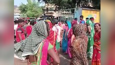देवघर में सफाई कर्मचारियों का बकाया भुगतान को लेकर हंगामा, हड़ताल की दी धमकी