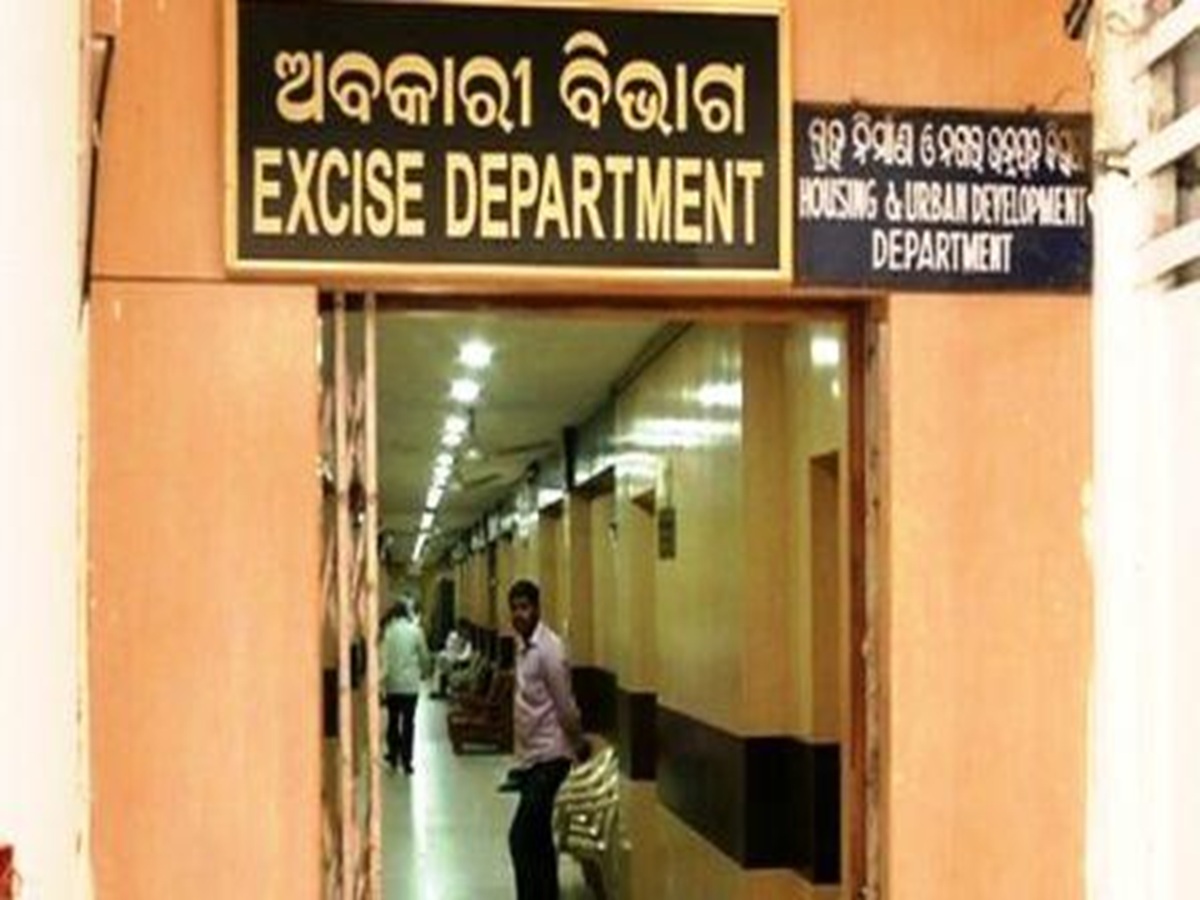 Odisha Liquor Policy: ମନ୍ଦିର ଓ ସ୍କୁଲ ପାଖରେ ୩୭୪ ମଦ ଦୋକାନ, ତଥାପି ଖୋଲିବ ଆହୁରି ୭୦ Odisha Liquor Policy: ମନ୍ଦିର ଓ ସ୍କୁଲ ପାଖରେ ୩୭୪ ମଦ ଦୋକାନ, ତଥାପି ଖୋଲିବ ଆହୁରି ୭୦