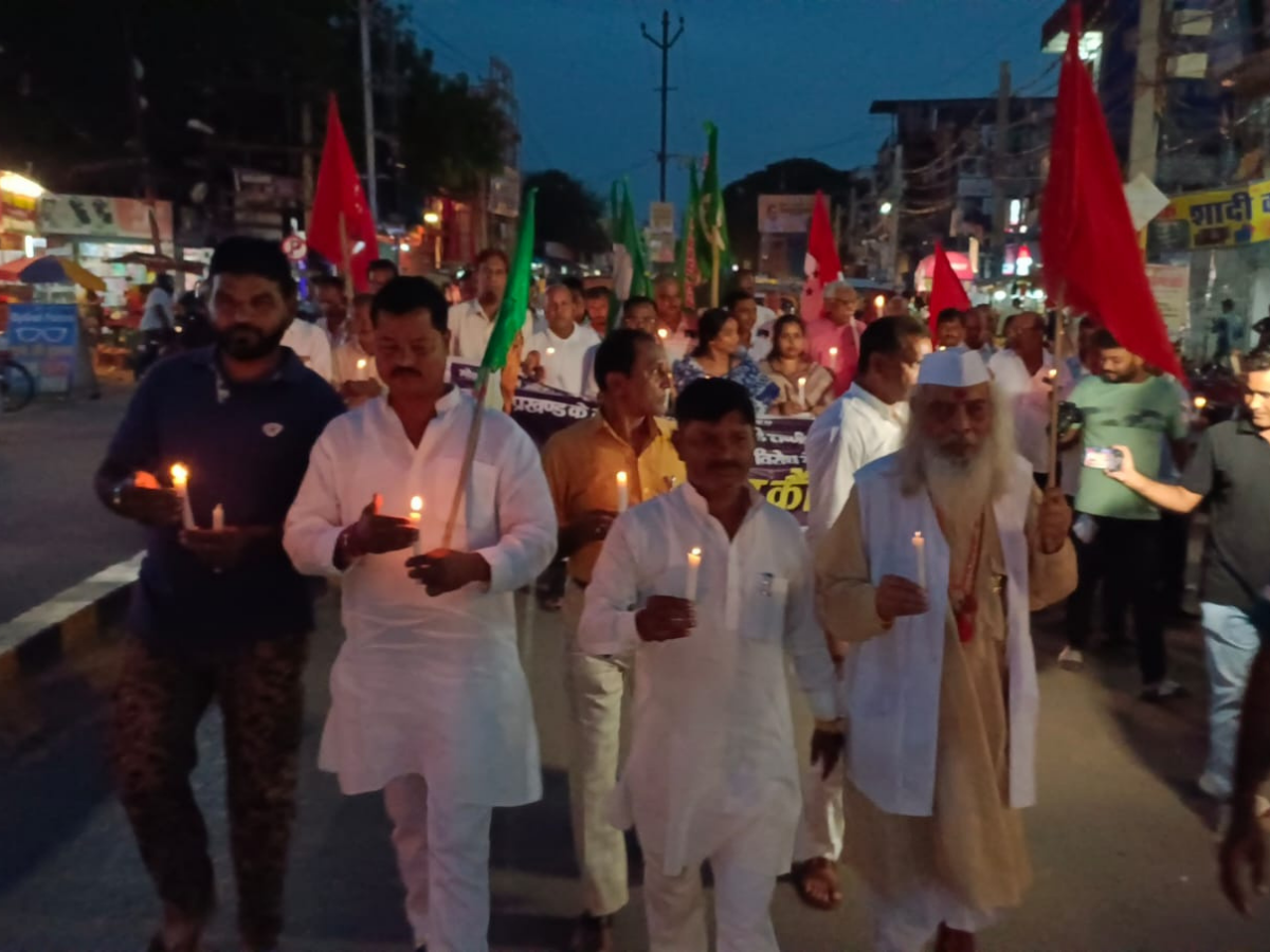 जहानाबाद में महज 5 रुपये को लेकर हुई एक वृद्ध सब्जी विक्रेता की हत्या, आक्रोश में महागठबंधन ने निकाला कैंडल मार्च जहानाबाद में महज 5 रुपये को लेकर हुई एक वृद्ध सब्जी विक्रेता की हत्या, आक्रोश में महागठबंधन ने निकाला कैंडल मार्च