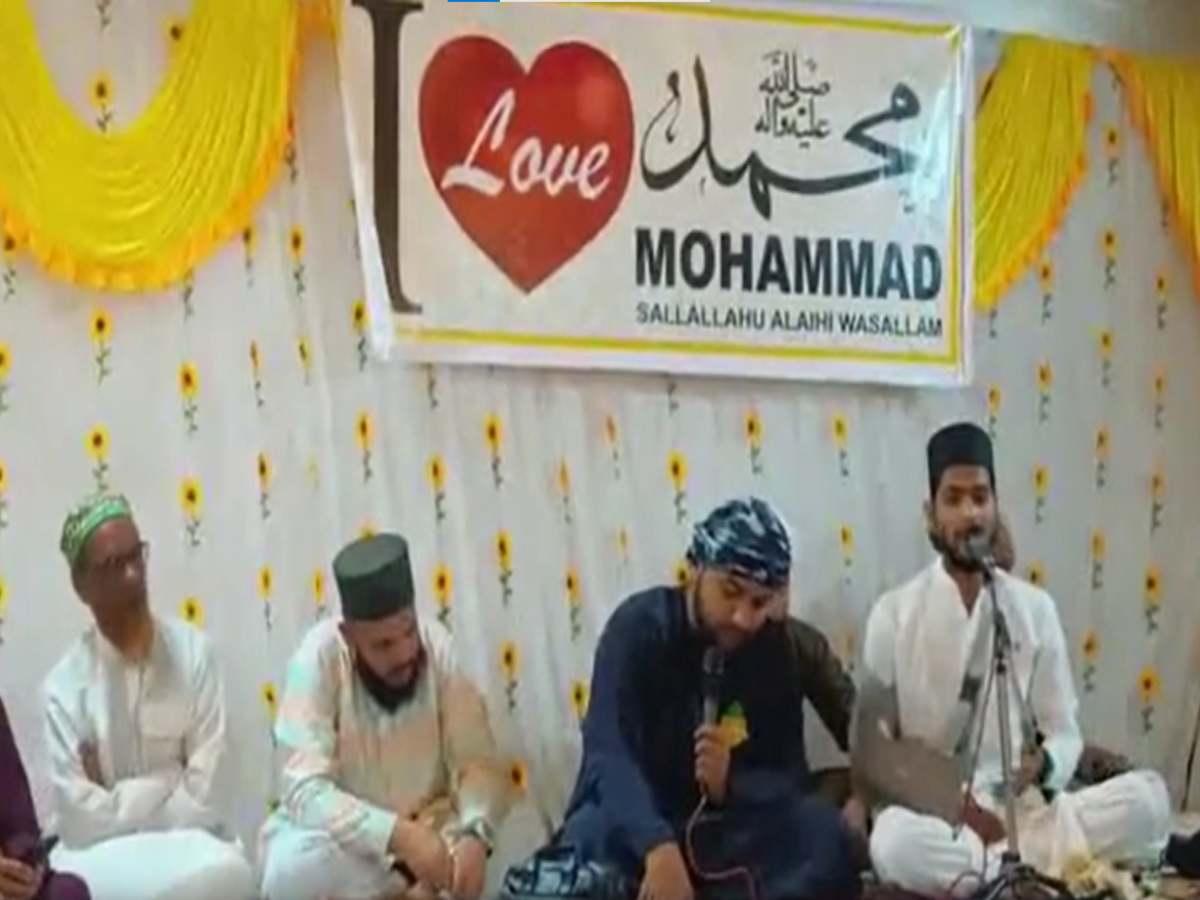Ajmer में I Love Muhammad की गूंज, गुलामे मुस्तफा कमेटी ने कराया बड़ा प्रोग्राम Ajmer में I Love Muhammad की गूंज, गुलामे मुस्तफा कमेटी ने कराया बड़ा प्रोग्राम