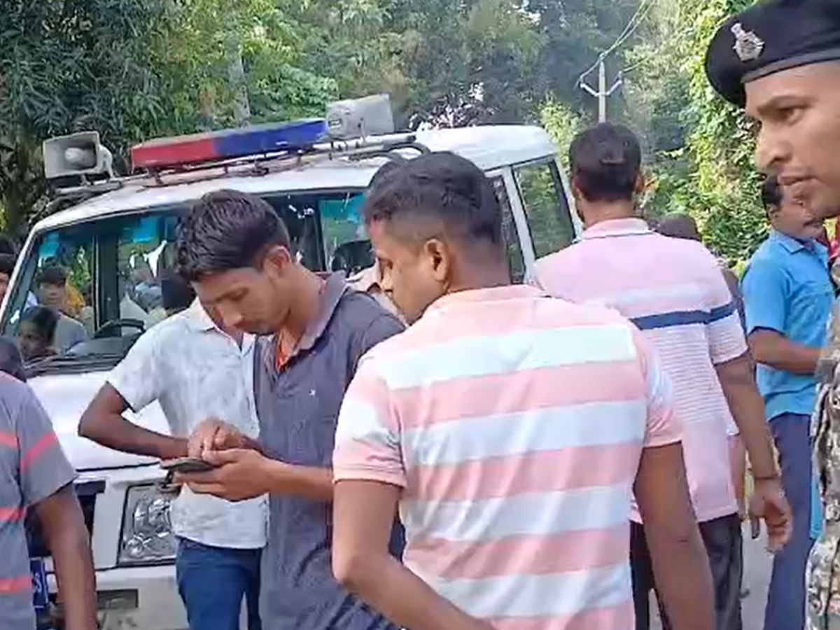 Begusarai News: युवक की गला रेतकर हत्या से मचा हड़कंप, बांध के बगल में मिला शव, पुलिस जांच में जुटी Begusarai News: युवक की गला रेतकर हत्या से मचा हड़कंप, बांध के बगल में मिला शव, पुलिस जांच में जुटी