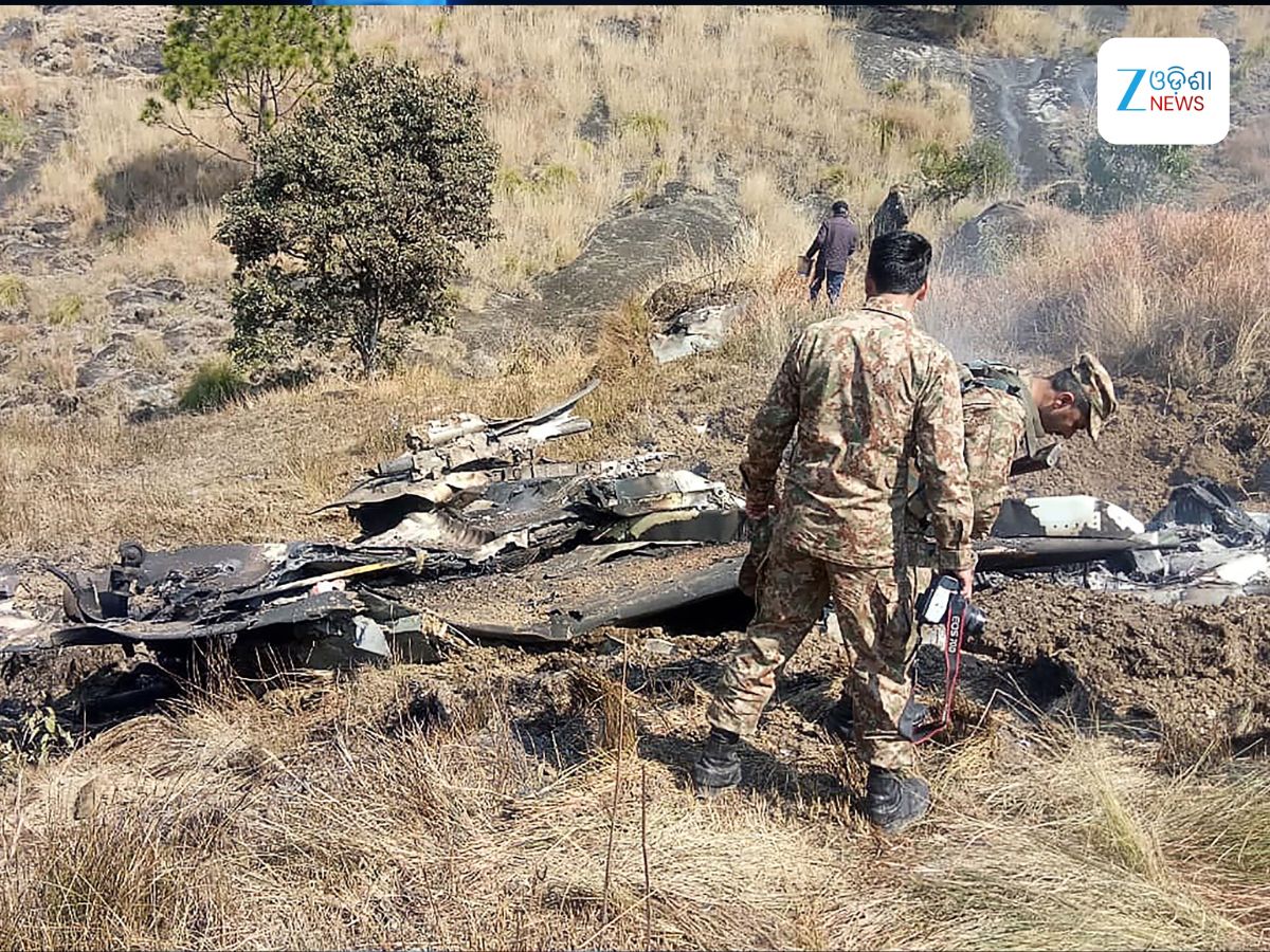 Pakistan Air Strike: ପାକିସ୍ତାନ ଉପରେ ଏୟାରଷ୍ଟ୍ରାଇକ, ମହିଳା ଓ ଶିଶୁଙ୍କ ସମେତ ୩୦ ମୃତ Pakistan Air Strike: ପାକିସ୍ତାନ ଉପରେ ଏୟାରଷ୍ଟ୍ରାଇକ, ମହିଳା ଓ ଶିଶୁଙ୍କ ସମେତ ୩୦ ମୃତ