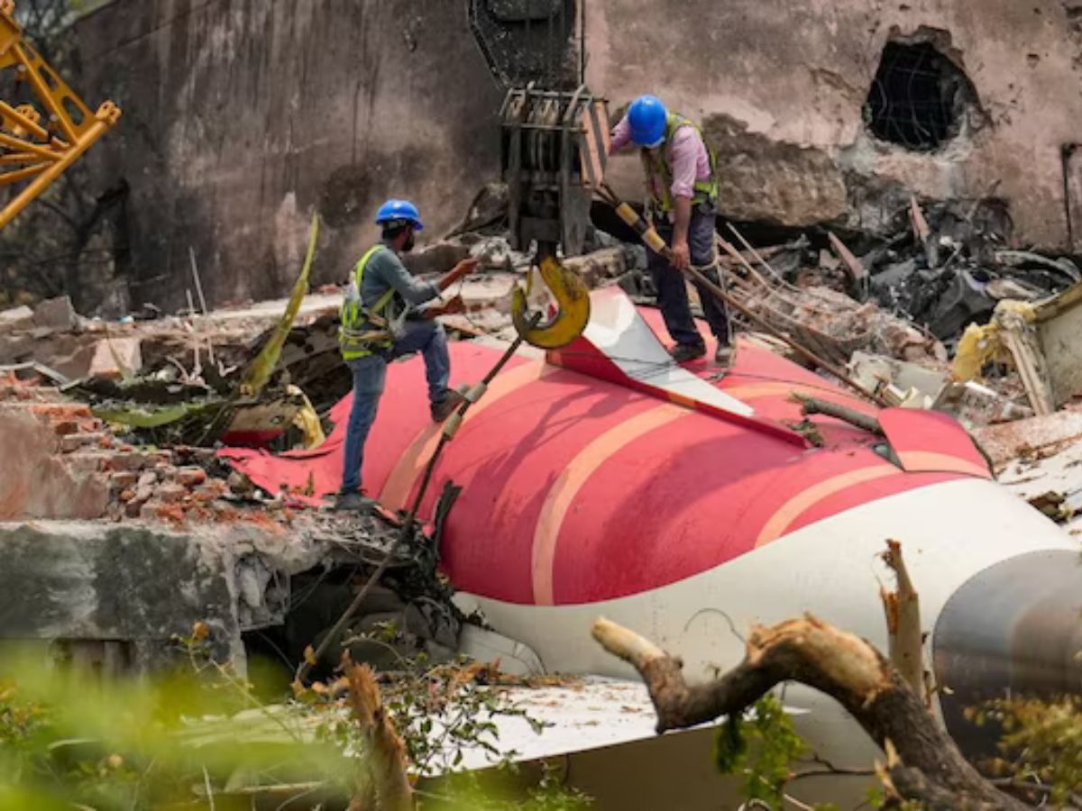 Ahmedabad Plane Crash Case: ପ୍ରାଥମିକ ତଦନ୍ତ ରିପୋର୍ଟରେ ଗୁରୁତ୍ୱପୂର୍ଣ୍ଣ ସୂଚନା ଲୁଚାଯାଇଥିଲା Ahmedabad Plane Crash Case: ପ୍ରାଥମିକ ତଦନ୍ତ ରିପୋର୍ଟରେ ଗୁରୁତ୍ୱପୂର୍ଣ୍ଣ ସୂଚନା ଲୁଚାଯାଇଥିଲା